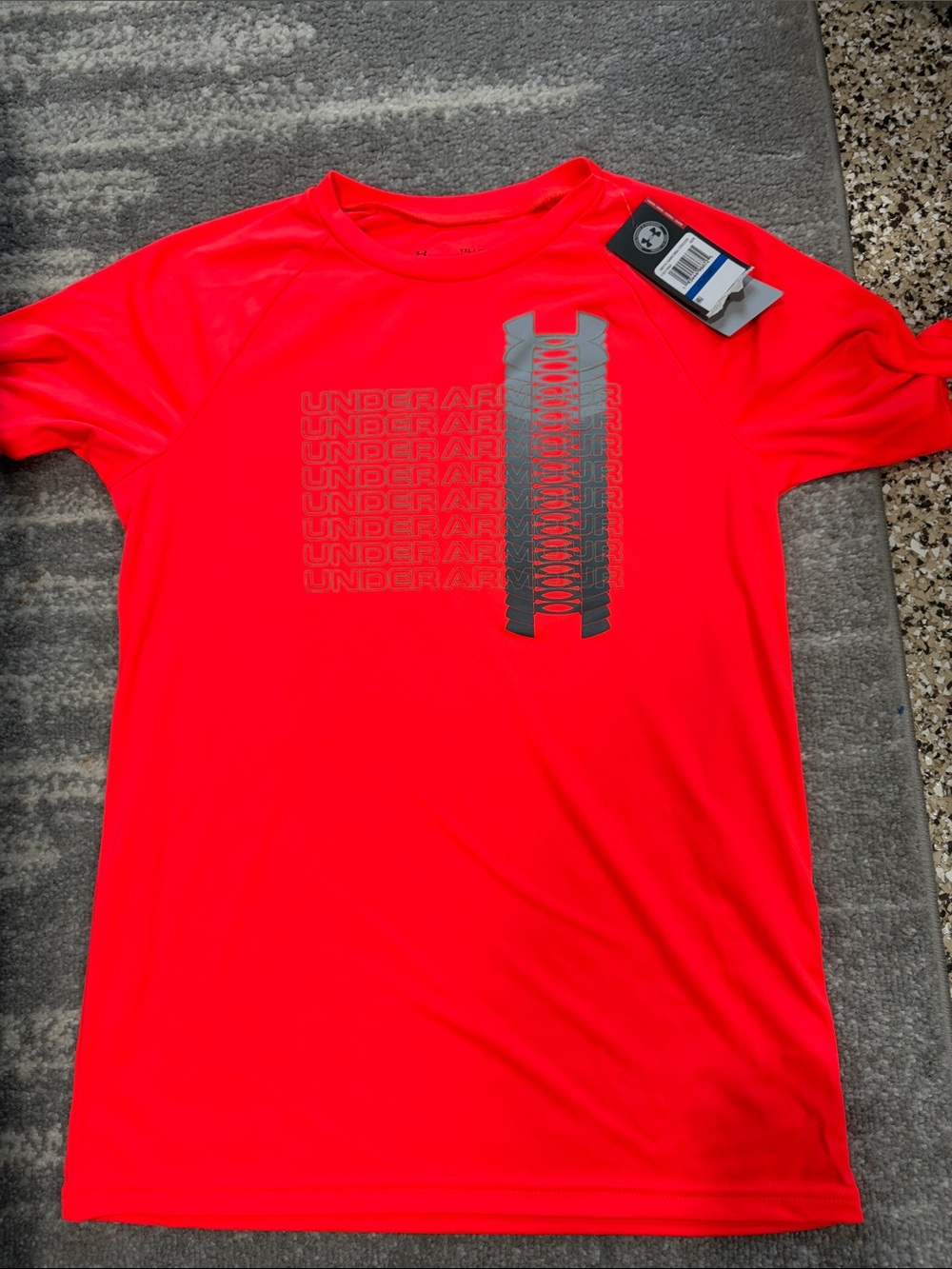 Boys under Armour tee